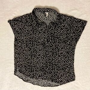 H&M Black and White Cap Sleeve Button Down Blouse